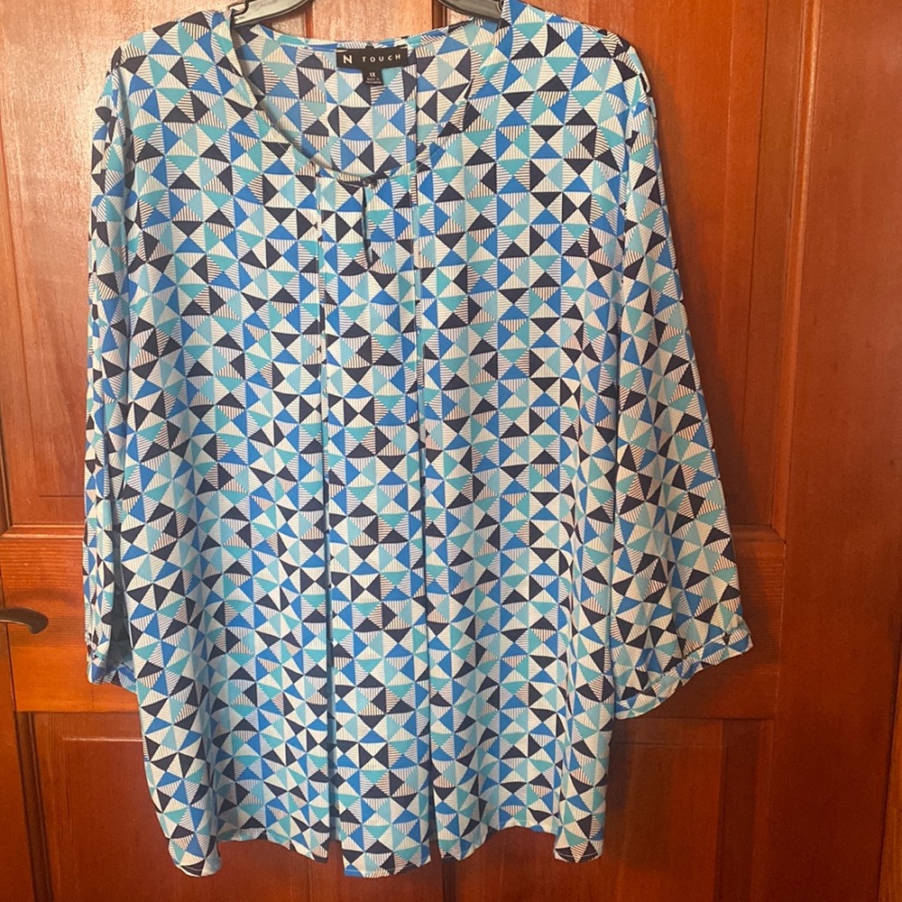 N TOUCH GEOMETRIC BLOUSE